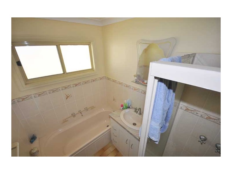 6 Namoi St, Boree Creek NSW 2652