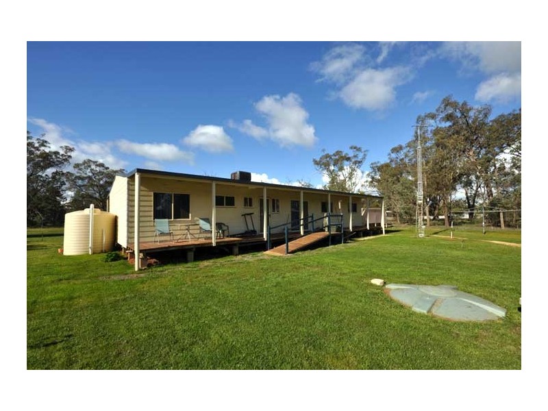 6 Namoi St, Boree Creek NSW 2652