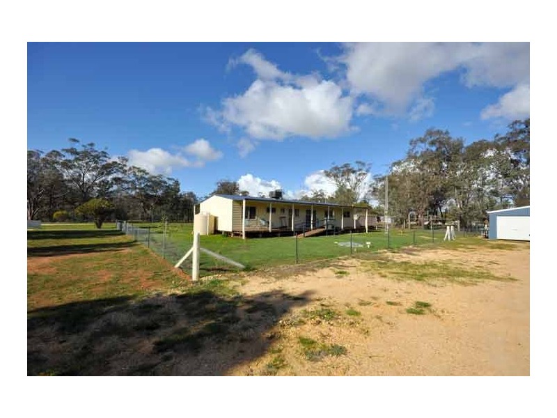 6 Namoi St, Boree Creek NSW 2652