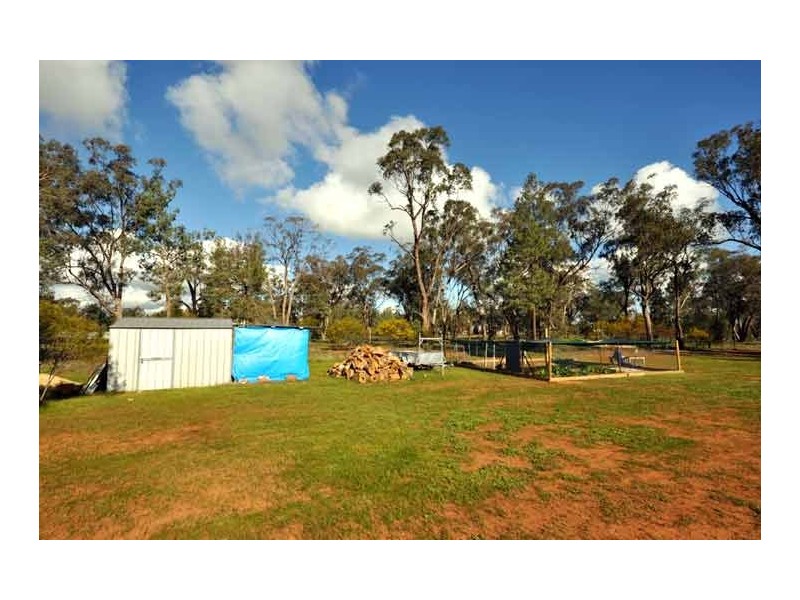6 Namoi St, Boree Creek NSW 2652
