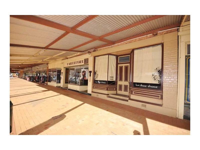 114 Green St, Lockhart NSW 2656