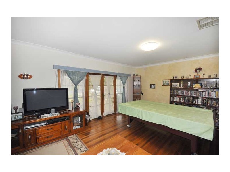 8 Cook St, Kooringal NSW 2650