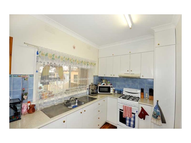 8 Cook St, Kooringal NSW 2650