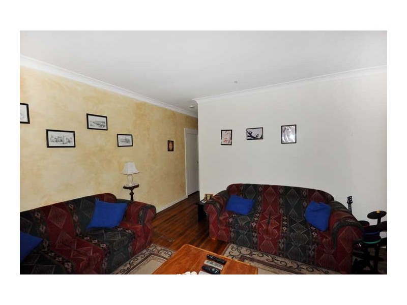 8 Cook St, Kooringal NSW 2650