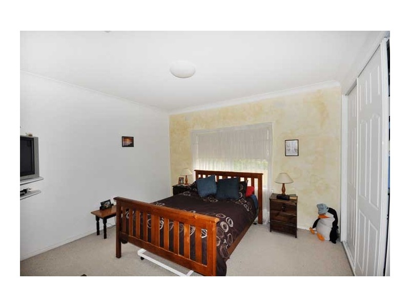 8 Cook St, Kooringal NSW 2650