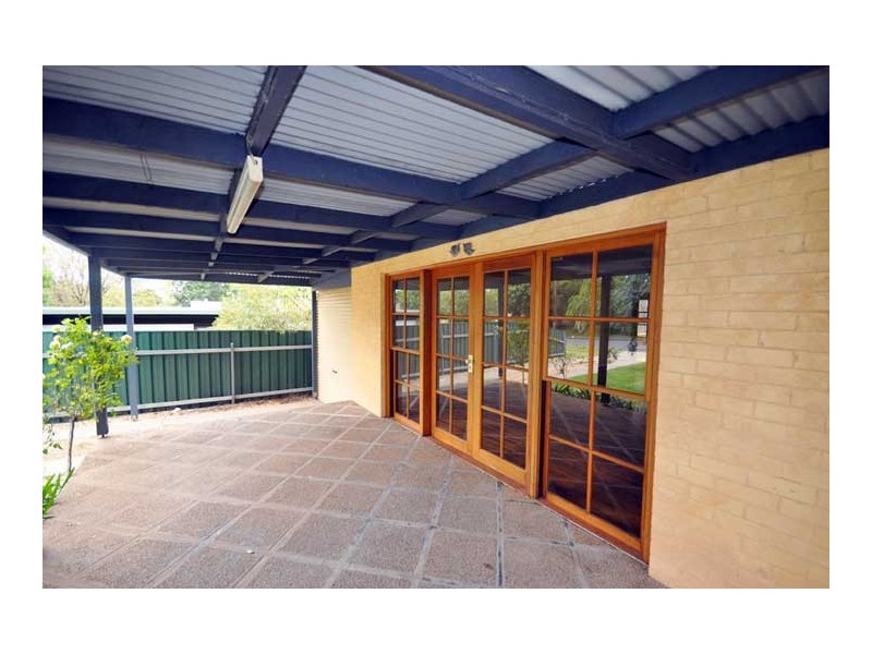 8 Cook St, Kooringal NSW 2650