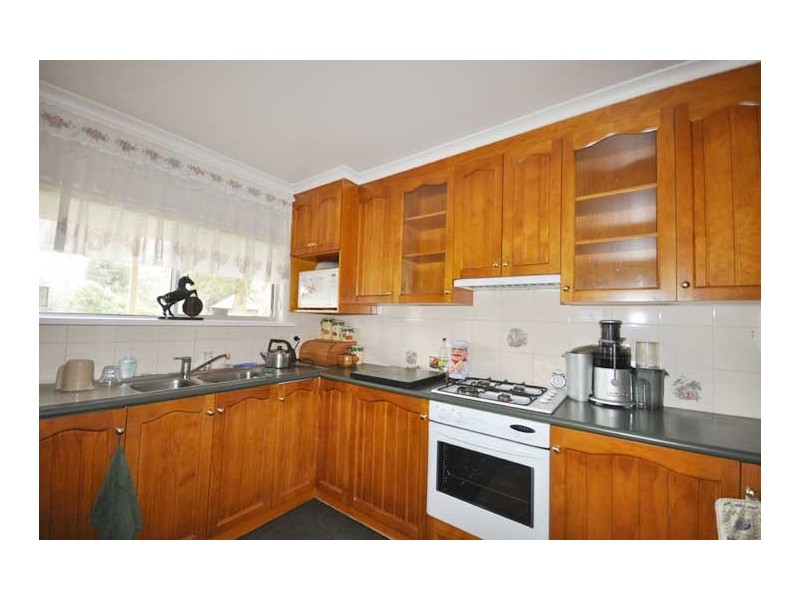 13 Maple Rd, Lake Albert NSW 2650