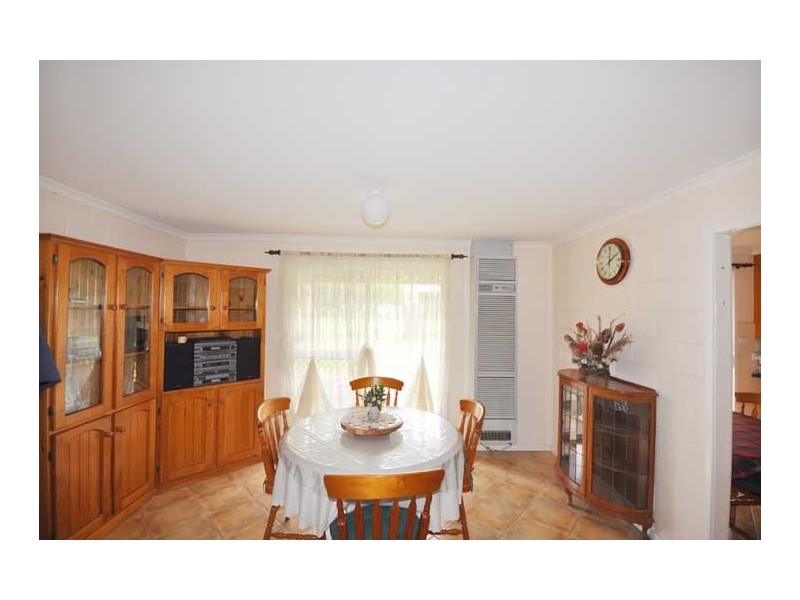 13 Maple Rd, Lake Albert NSW 2650