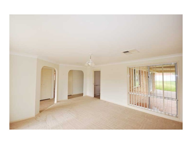 20 Juniper Pl, Forest Hill NSW 2651