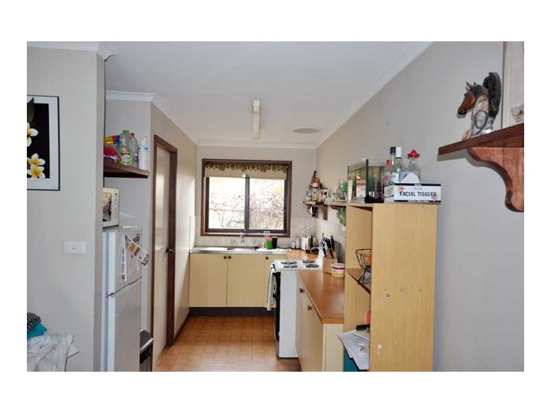 2/2a Joyes Plc, Tolland NSW 2650