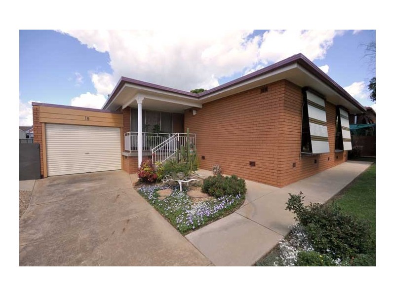 18 Elizabeth Ave, Forest Hill NSW 2651