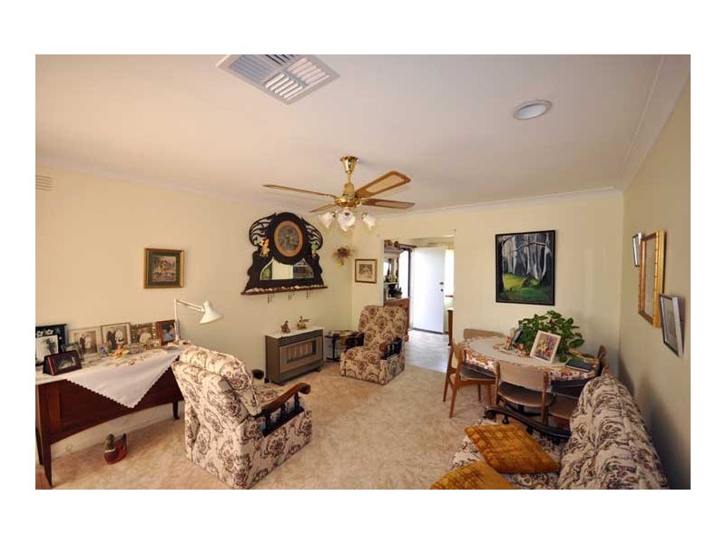 18 Elizabeth Ave, Forest Hill NSW 2651