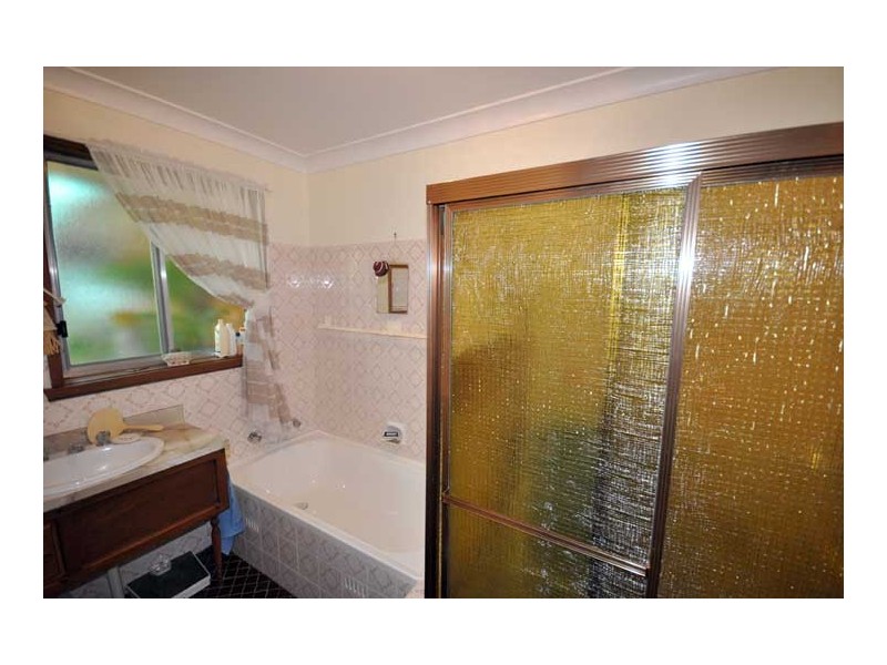 18 Elizabeth Ave, Forest Hill NSW 2651