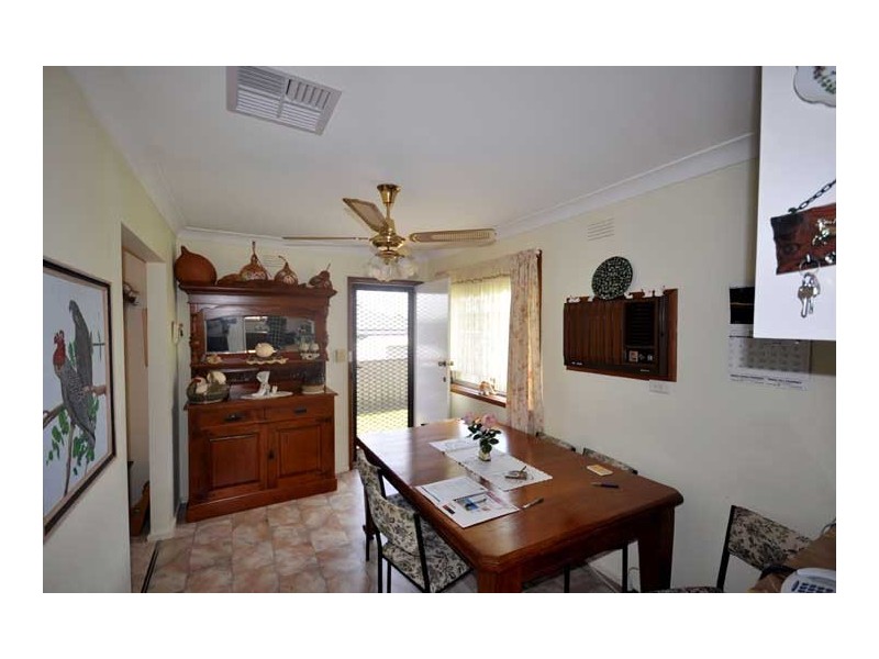 18 Elizabeth Ave, Forest Hill NSW 2651