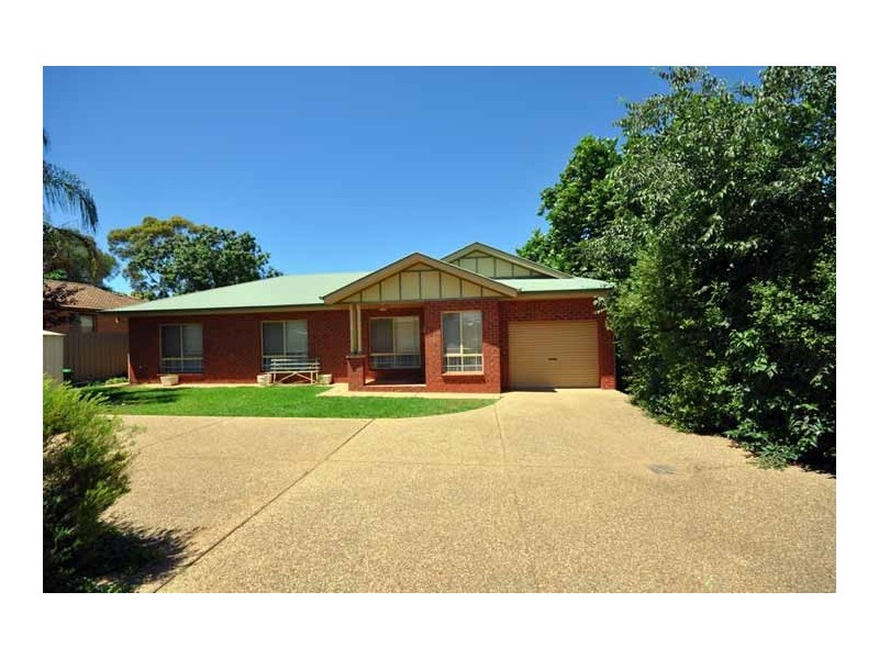 24 Lindsay St, Wagga Wagga NSW 2650