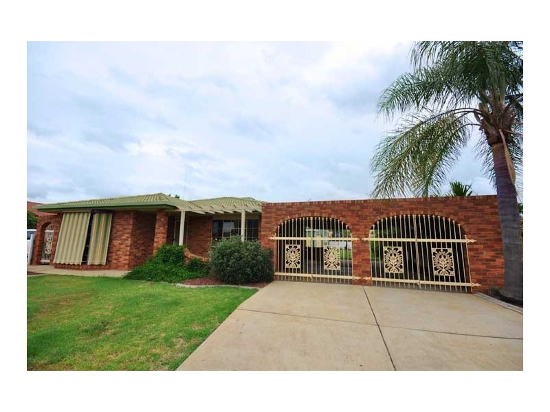 8 Toney Place, Wagga Wagga NSW 2650