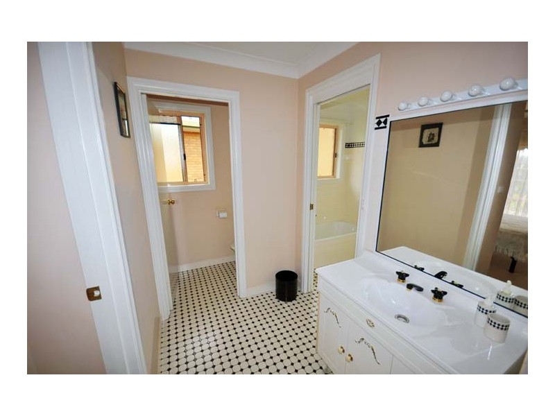 86 Amaroo St, Wagga Wagga NSW 2650