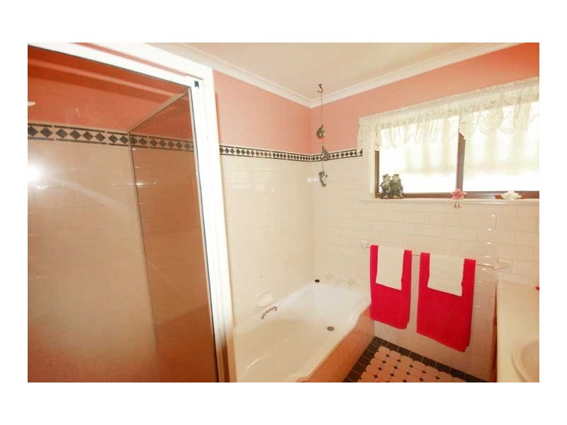 6 Huthwaite St, Wagga Wagga NSW 2650