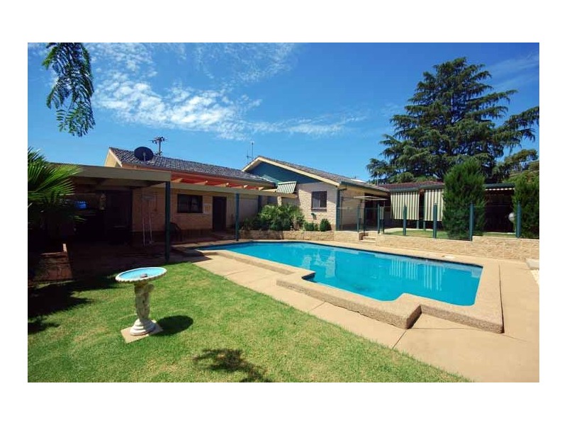 6 Huthwaite St, Wagga Wagga NSW 2650