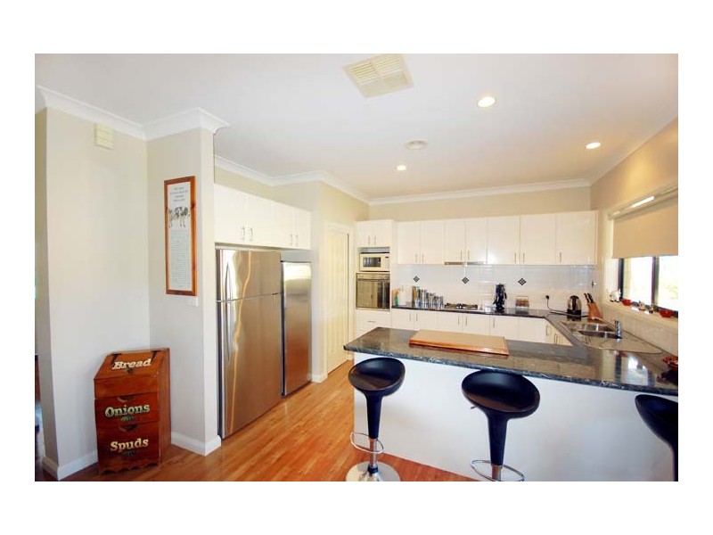 48 Lloyd Rd, Wagga Wagga NSW 2650