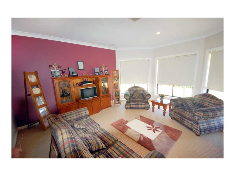 48 Lloyd Rd, Wagga Wagga NSW 2650
