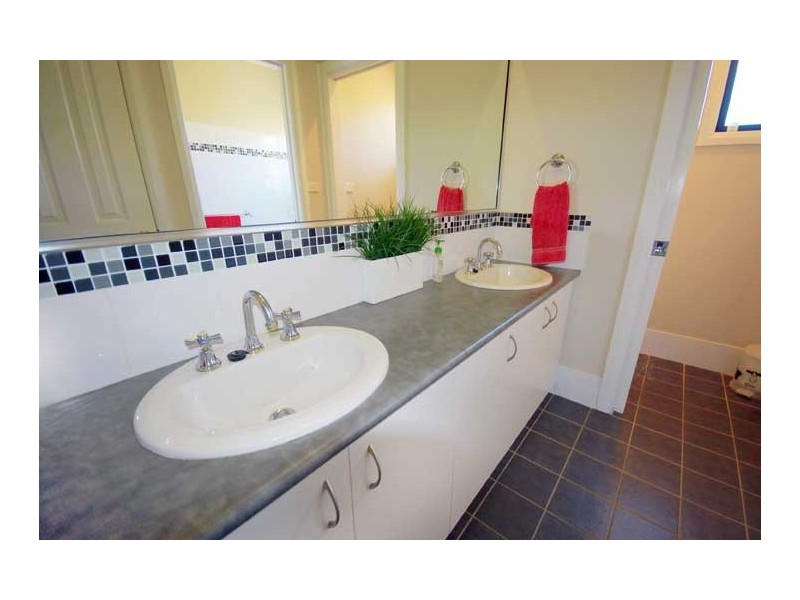 48 Lloyd Rd, Wagga Wagga NSW 2650