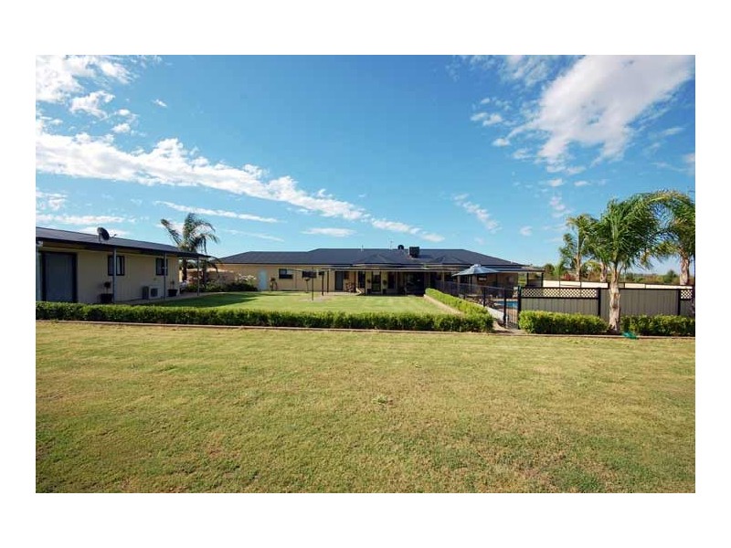 48 Lloyd Rd, Wagga Wagga NSW 2650