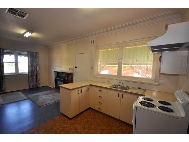 33 Mitchelmore Street, Turvey Park NSW 2650