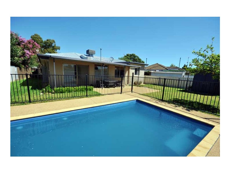 5 Bradley Place, Wagga Wagga NSW 2650