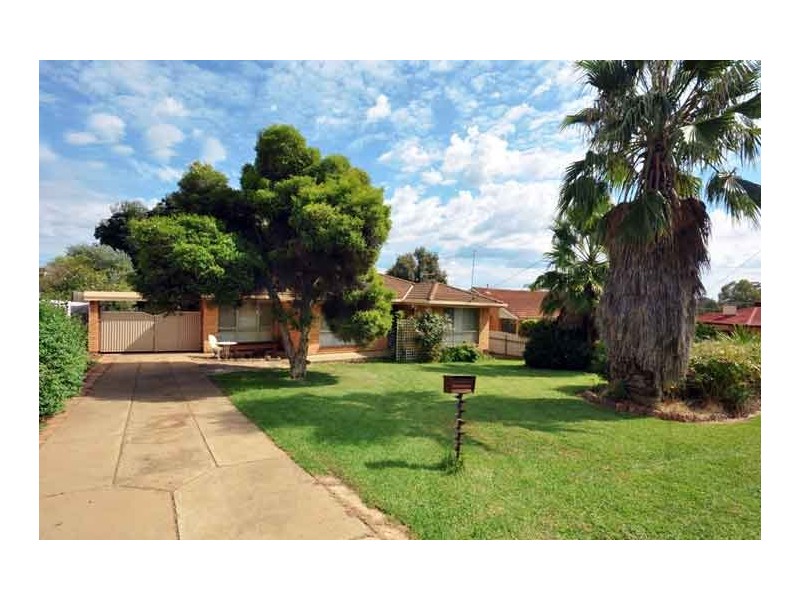 14 Mallory St, Wagga Wagga NSW 2650