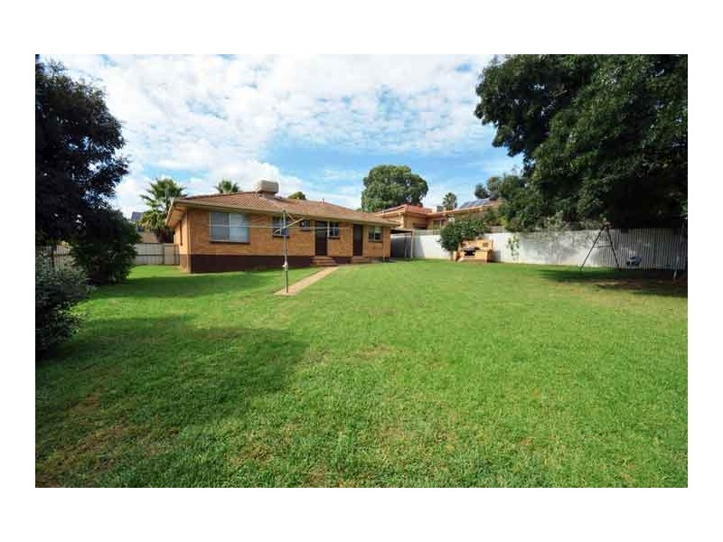 14 Mallory St, Wagga Wagga NSW 2650