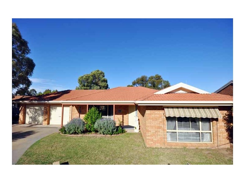 11 Shiralee Plc, Estella NSW 2650