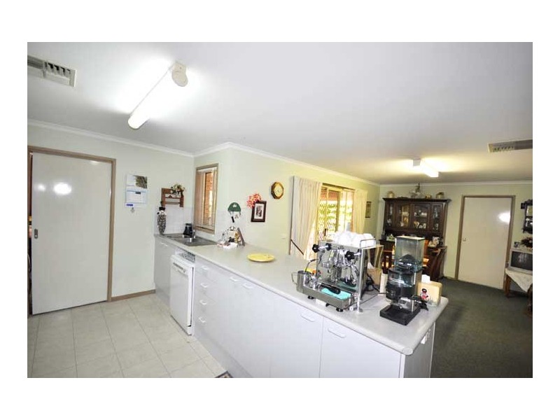 11 Shiralee Plc, Estella NSW 2650