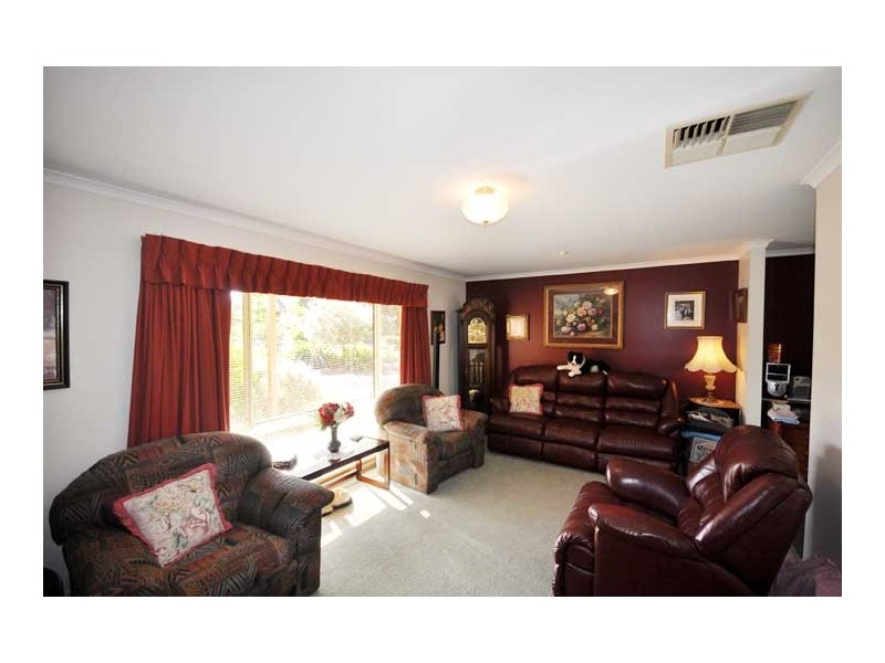 11 Shiralee Plc, Estella NSW 2650