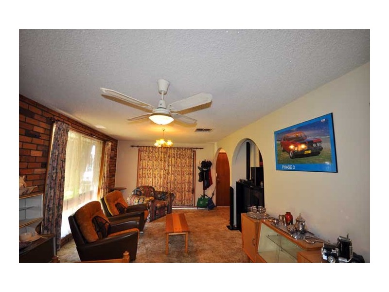 25 Gregory Cres, Wagga Wagga NSW 2650