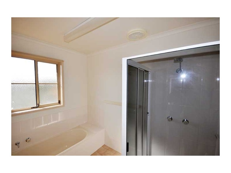 1&2 / 24 Sackville St, Forest Hill NSW 2651