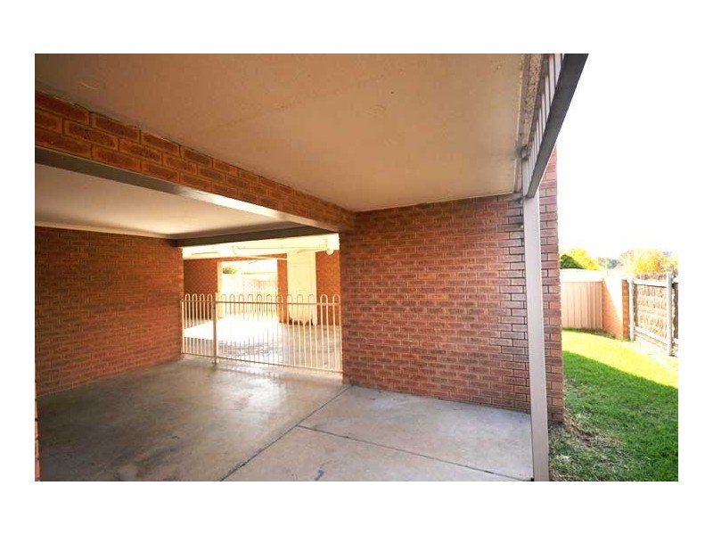 1&2 / 24 Sackville St, Forest Hill NSW 2651
