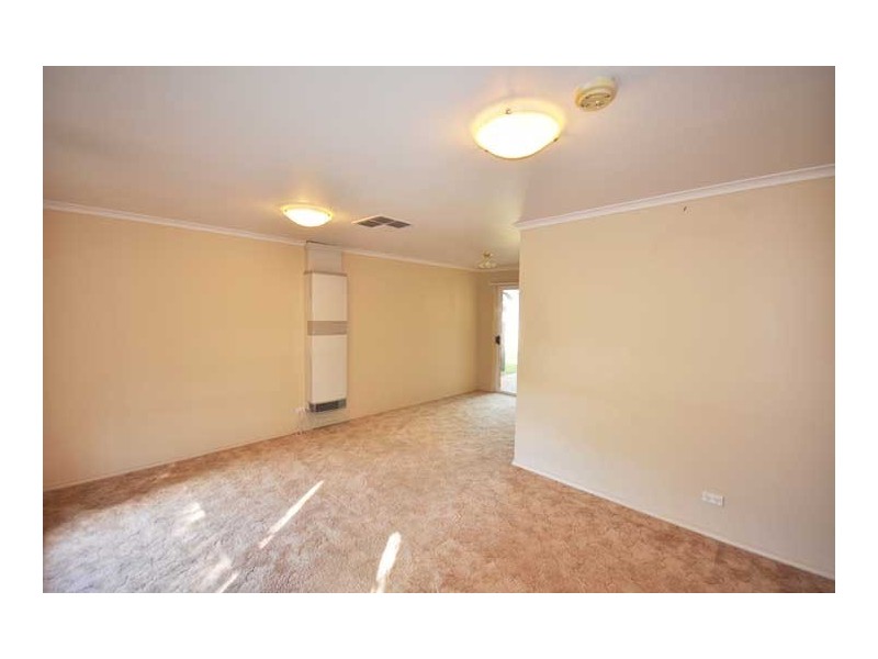 20 Balleroo Cres, Glenfield Park NSW 2650