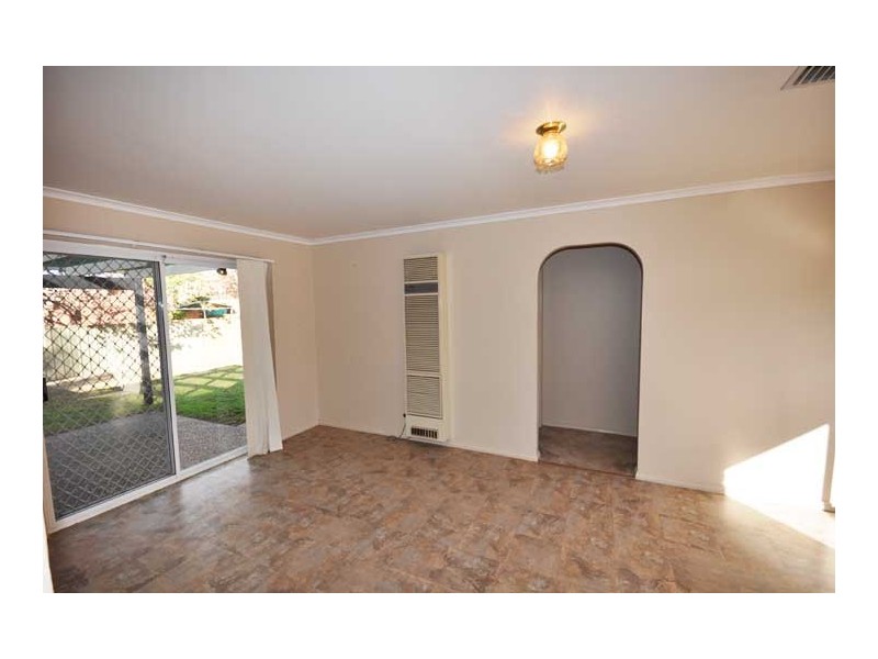 20 Balleroo Cres, Glenfield Park NSW 2650