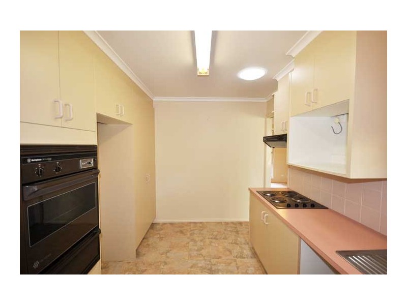 20 Balleroo Cres, Glenfield Park NSW 2650