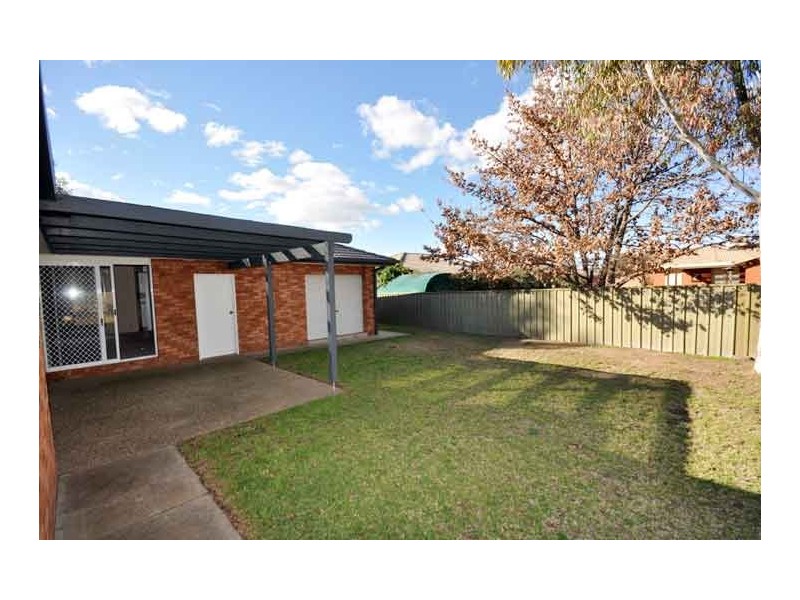 20 Balleroo Cres, Glenfield Park NSW 2650