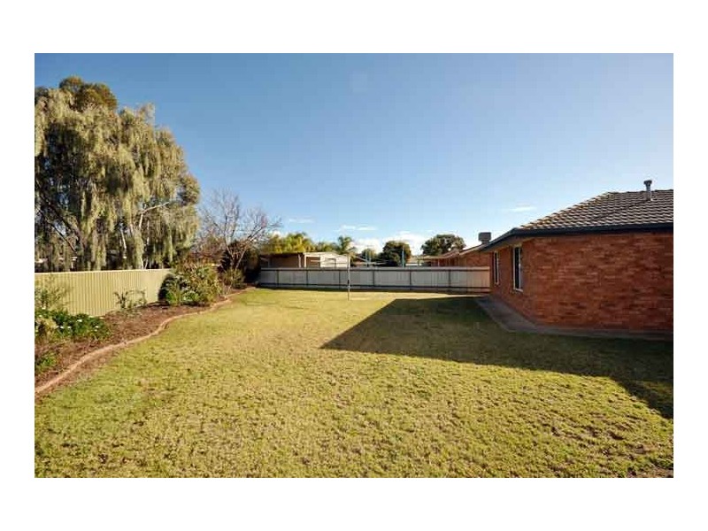 20 Balleroo Cres, Glenfield Park NSW 2650