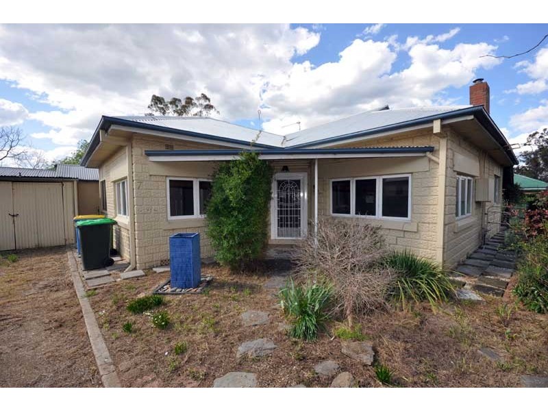 7 Lake St, Lake Albert NSW 2650