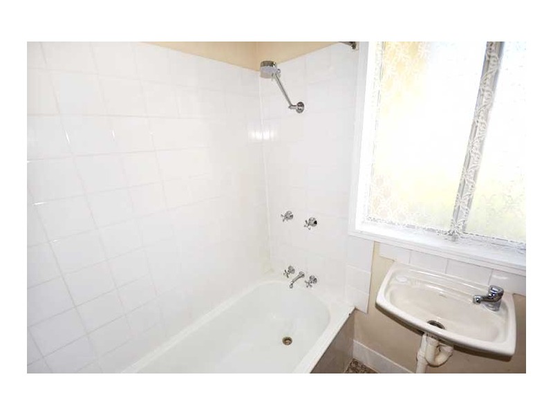 43 Adams St, Ashmont NSW 2650