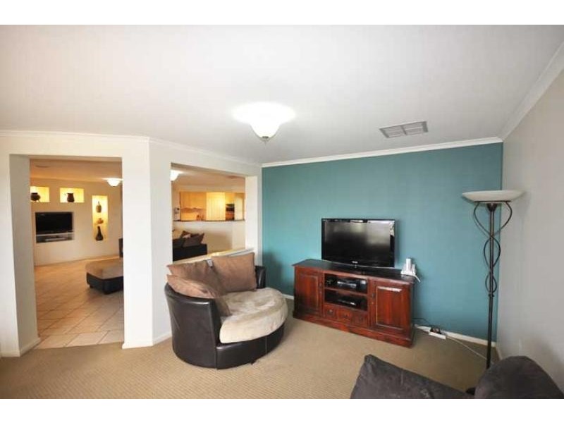 12 Yanco Cres, Bourkelands NSW 2650