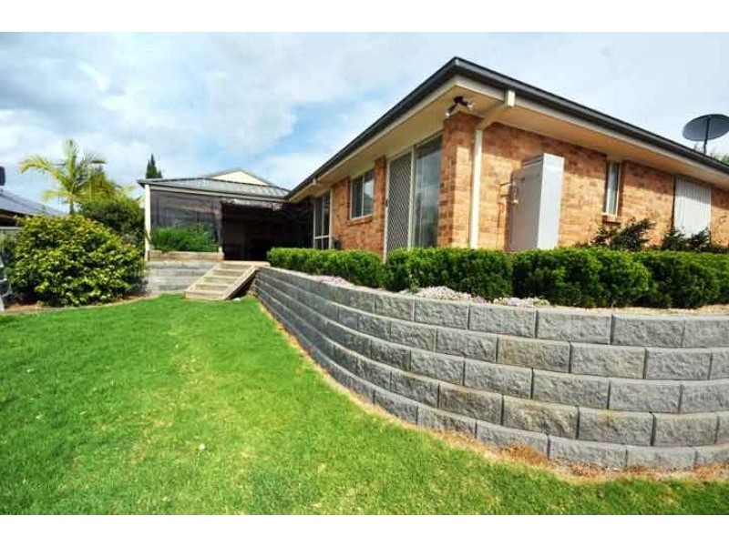 12 Yanco Cres, Bourkelands NSW 2650