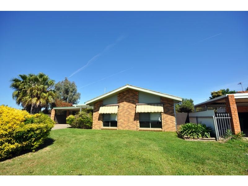 25 Eldershaw Dve, Forest Hill NSW 2651