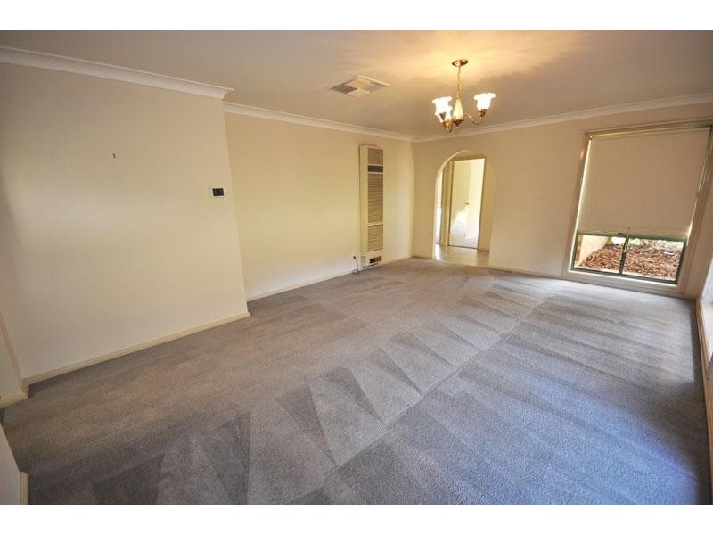 25 Eldershaw Dve, Forest Hill NSW 2651