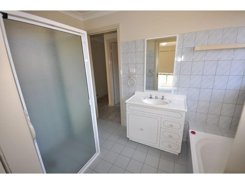 25 Eldershaw Dve, Forest Hill NSW 2651