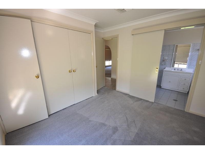 25 Eldershaw Dve, Forest Hill NSW 2651